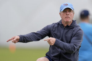 Read more about the article Titans’ Bill Callahan Honored with 2024 PFWA Dr. Z Award